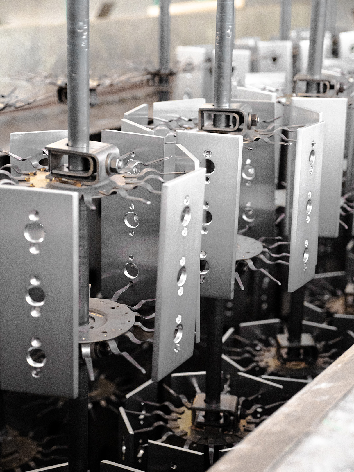 Anodising processing - Estrallum Milan | Extruded aluminium components>